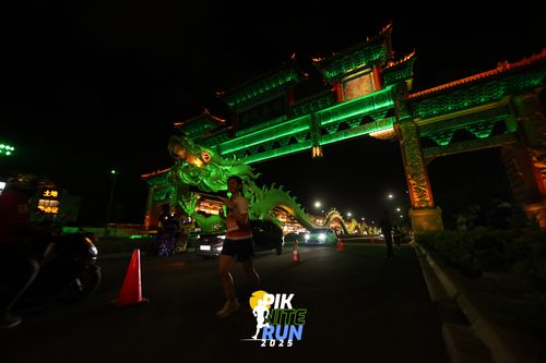 Race photo from PIK NITE RUN 2025