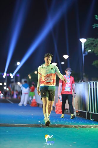 Race photo from PIK NITE RUN 2025