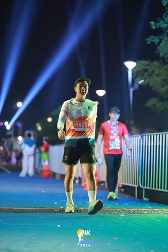 Race photo from PIK NITE RUN 2025