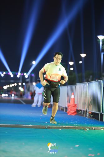 Race photo from PIK NITE RUN 2025