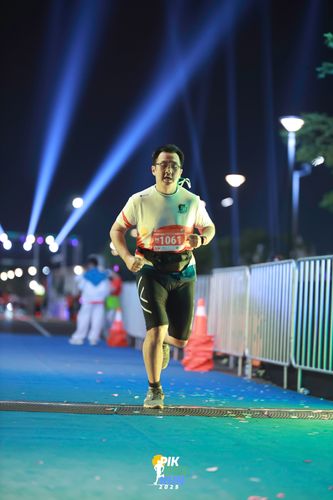 Race photo from PIK NITE RUN 2025