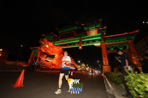 Race photo from PIK NITE RUN 2025