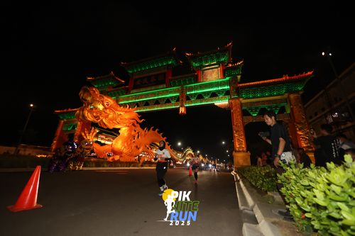 Race photo from PIK NITE RUN 2025
