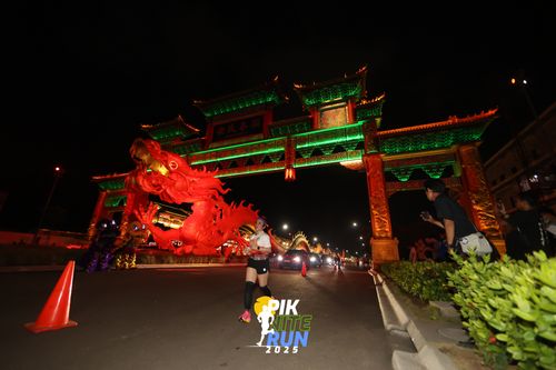 Race photo from PIK NITE RUN 2025