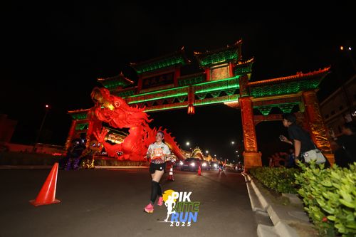Race photo from PIK NITE RUN 2025