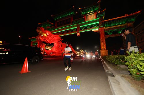 Race photo from PIK NITE RUN 2025