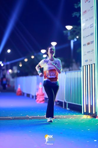 Race photo from PIK NITE RUN 2025