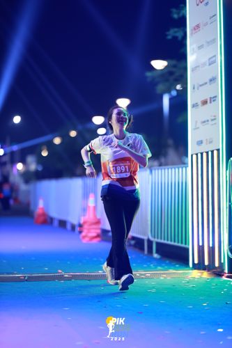 Race photo from PIK NITE RUN 2025
