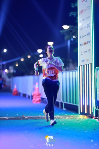 Race photo from PIK NITE RUN 2025