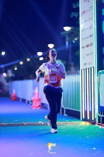 Race photo from PIK NITE RUN 2025