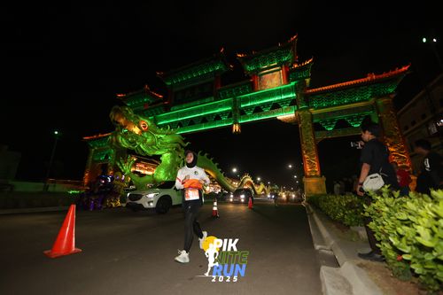 Race photo from PIK NITE RUN 2025