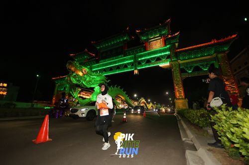 Race photo from PIK NITE RUN 2025