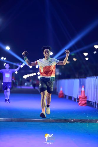 Race photo from PIK NITE RUN 2025