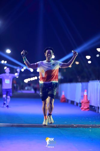 Race photo from PIK NITE RUN 2025