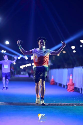 Race photo from PIK NITE RUN 2025