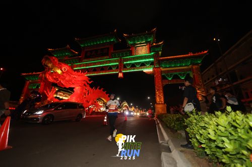 Race photo from PIK NITE RUN 2025