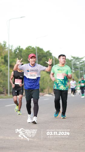 Race photo from Arutmin Borneo Run 2024