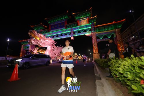 Race photo from PIK NITE RUN 2025