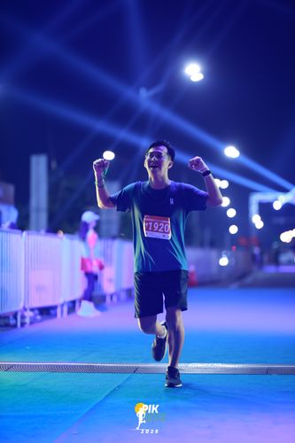 Race photo from PIK NITE RUN 2025