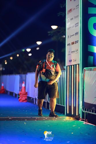 Race photo from PIK NITE RUN 2025