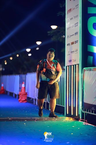 Race photo from PIK NITE RUN 2025