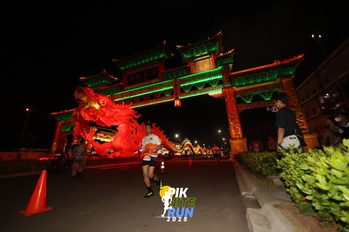Race photo from PIK NITE RUN 2025