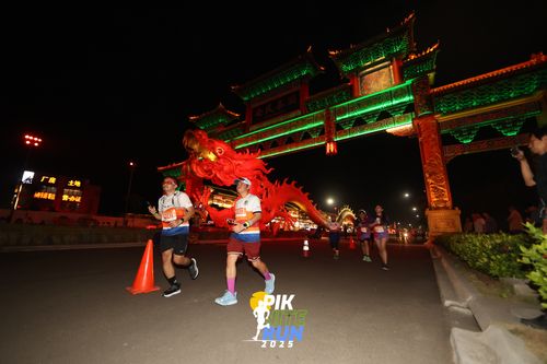 Race photo from PIK NITE RUN 2025