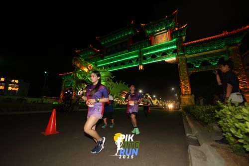 Race photo from PIK NITE RUN 2025