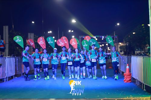 Race photo from PIK NITE RUN 2025