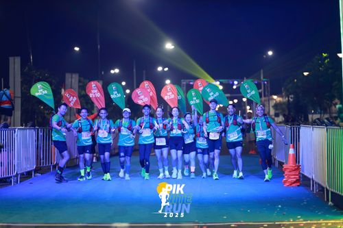 Race photo from PIK NITE RUN 2025