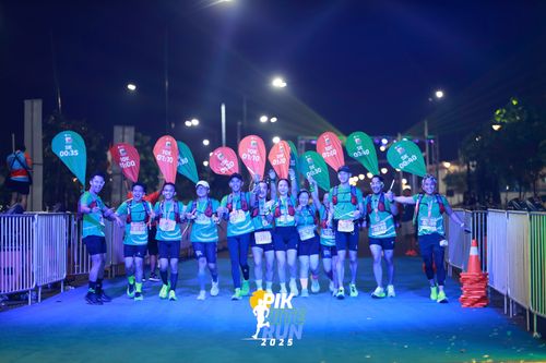Race photo from PIK NITE RUN 2025
