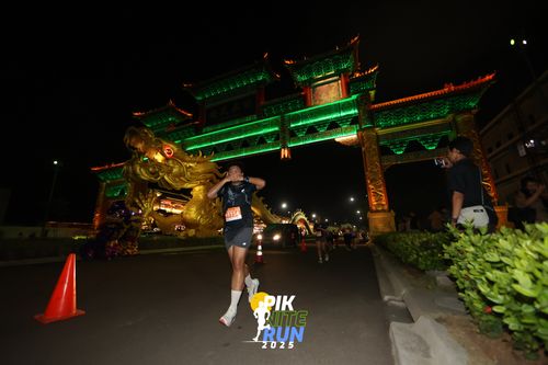 Race photo from PIK NITE RUN 2025