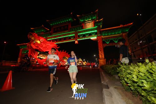 Race photo from PIK NITE RUN 2025
