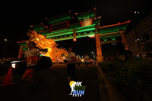 Race photo from PIK NITE RUN 2025