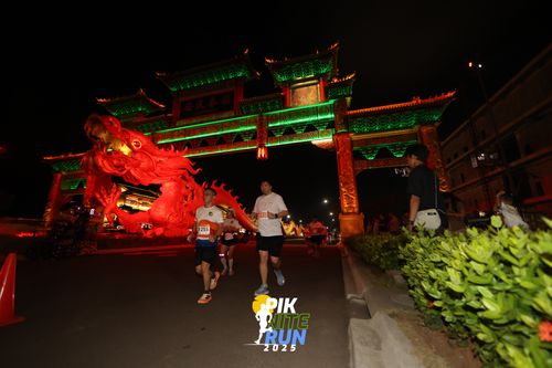 Race photo from PIK NITE RUN 2025