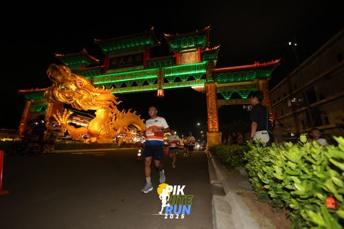 Race photo from PIK NITE RUN 2025
