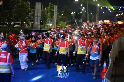 Race photo from PIK NITE RUN 2025