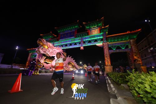 Race photo from PIK NITE RUN 2025