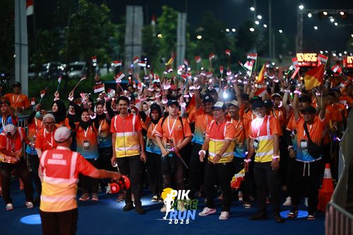 Race photo from PIK NITE RUN 2025