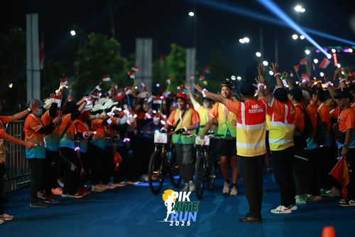 Race photo from PIK NITE RUN 2025