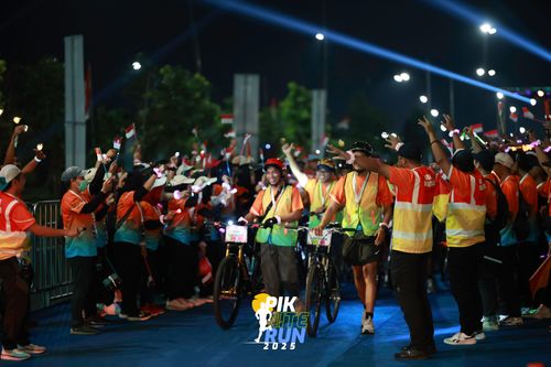 Race photo from PIK NITE RUN 2025
