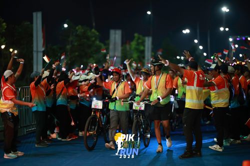 Race photo from PIK NITE RUN 2025