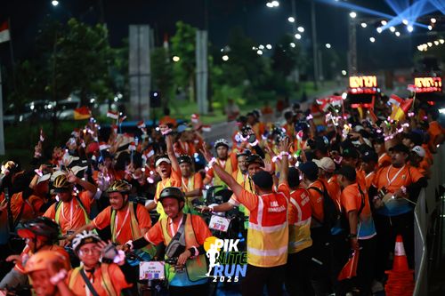 Race photo from PIK NITE RUN 2025