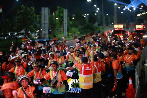 Race photo from PIK NITE RUN 2025