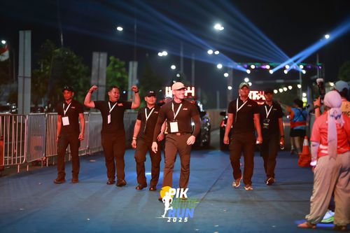 Race photo from PIK NITE RUN 2025