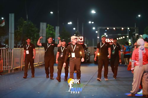 Race photo from PIK NITE RUN 2025