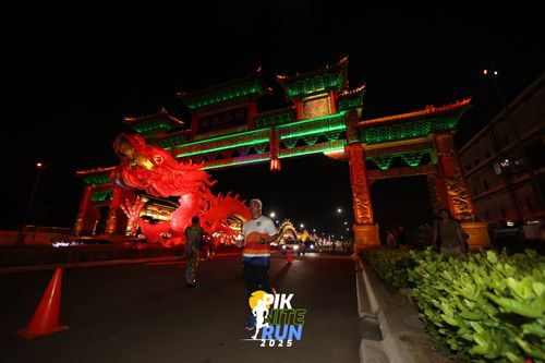 Race photo from PIK NITE RUN 2025
