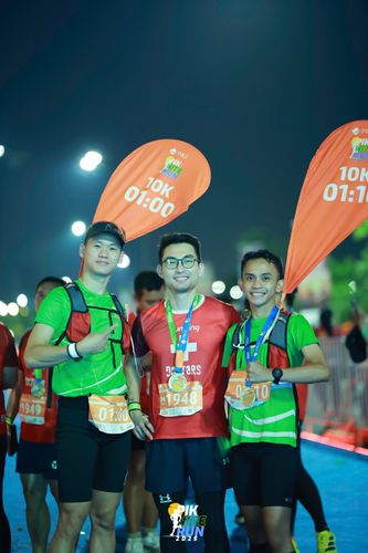 Race photo from PIK NITE RUN 2025