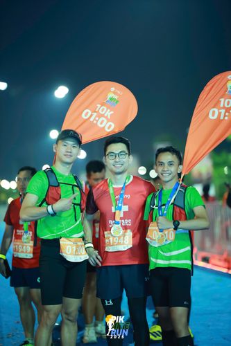 Race photo from PIK NITE RUN 2025