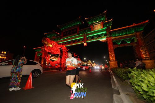 Race photo from PIK NITE RUN 2025